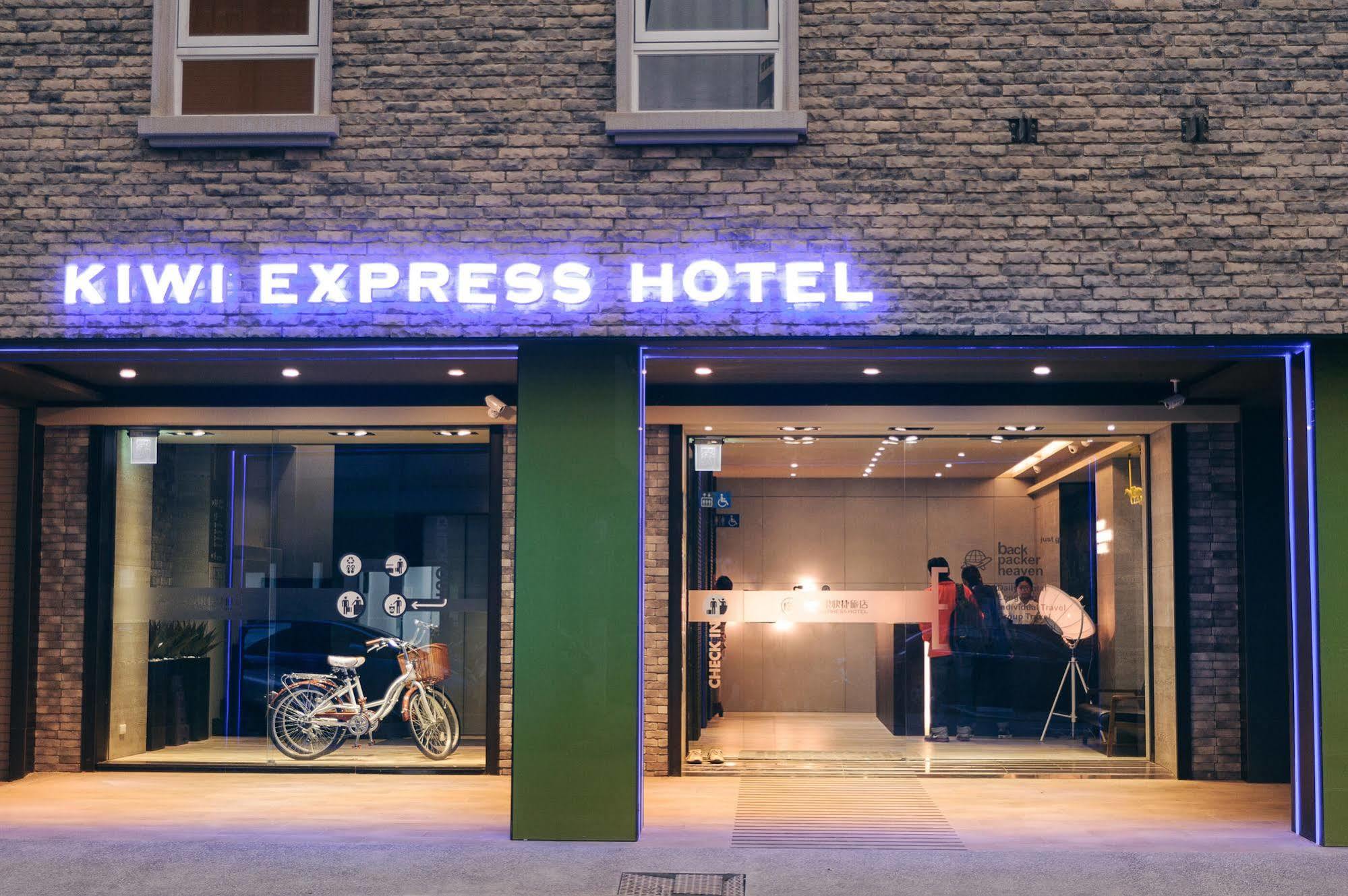 Kiwi Express Hotel-Taichung Station II Eksteriør billede